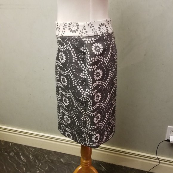 Banana Republic gray skirt and white flowers women's size 0 (G28) - Picture 6 of 7